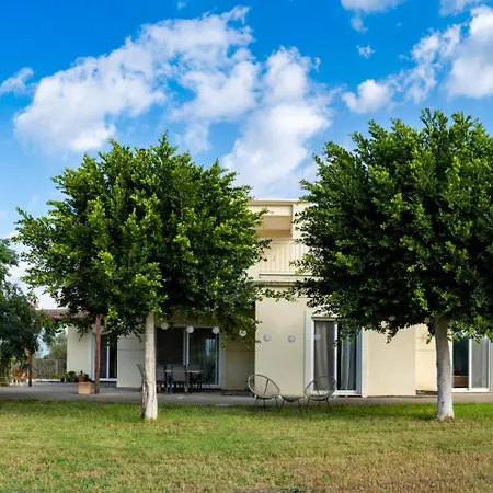 Piperitsa House For Nomads Or Families In The Countryside *