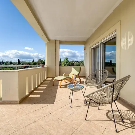 Piperitsa House For Nomads Or Families In The Countryside Messíni