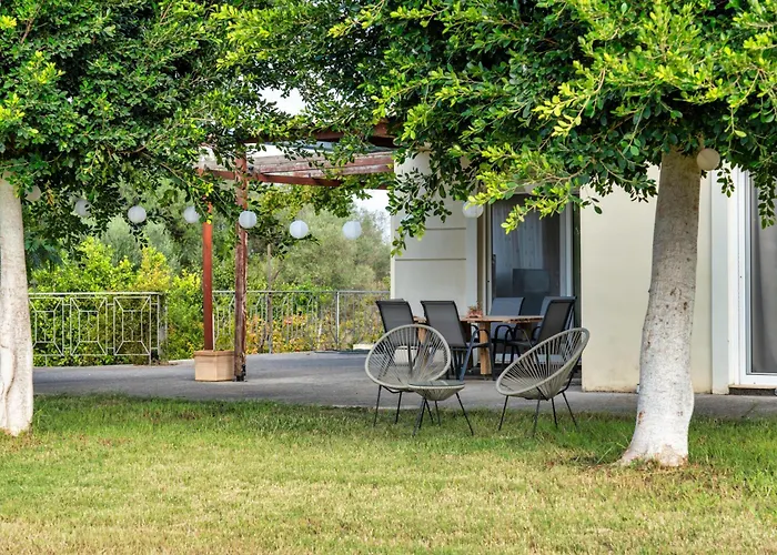 Piperitsa House For Nomads Or Families In The Countryside * Messíni