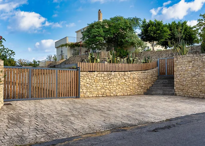 아파트 Piperitsa House For Nomads Or Families In The Countryside Messíni